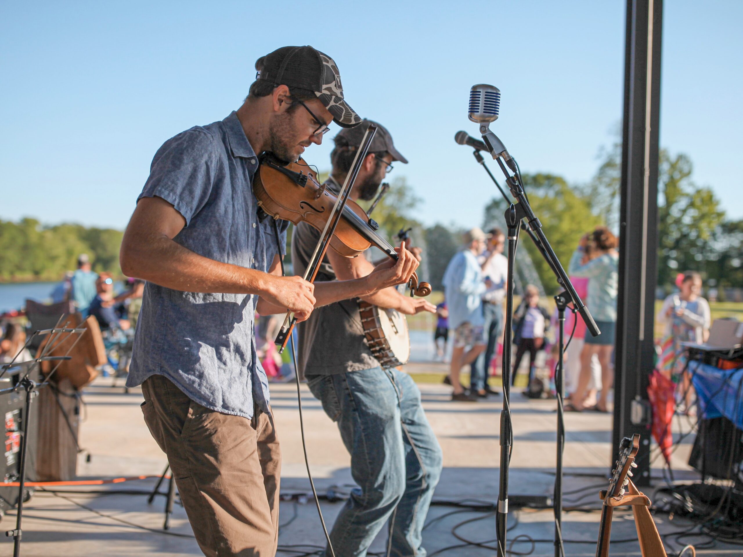 Musicians play live music outdoors.